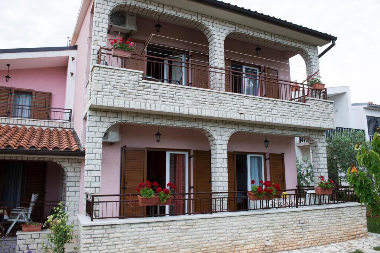 Comfortable Apartments In Peroj Near The Sea Extérieur photo