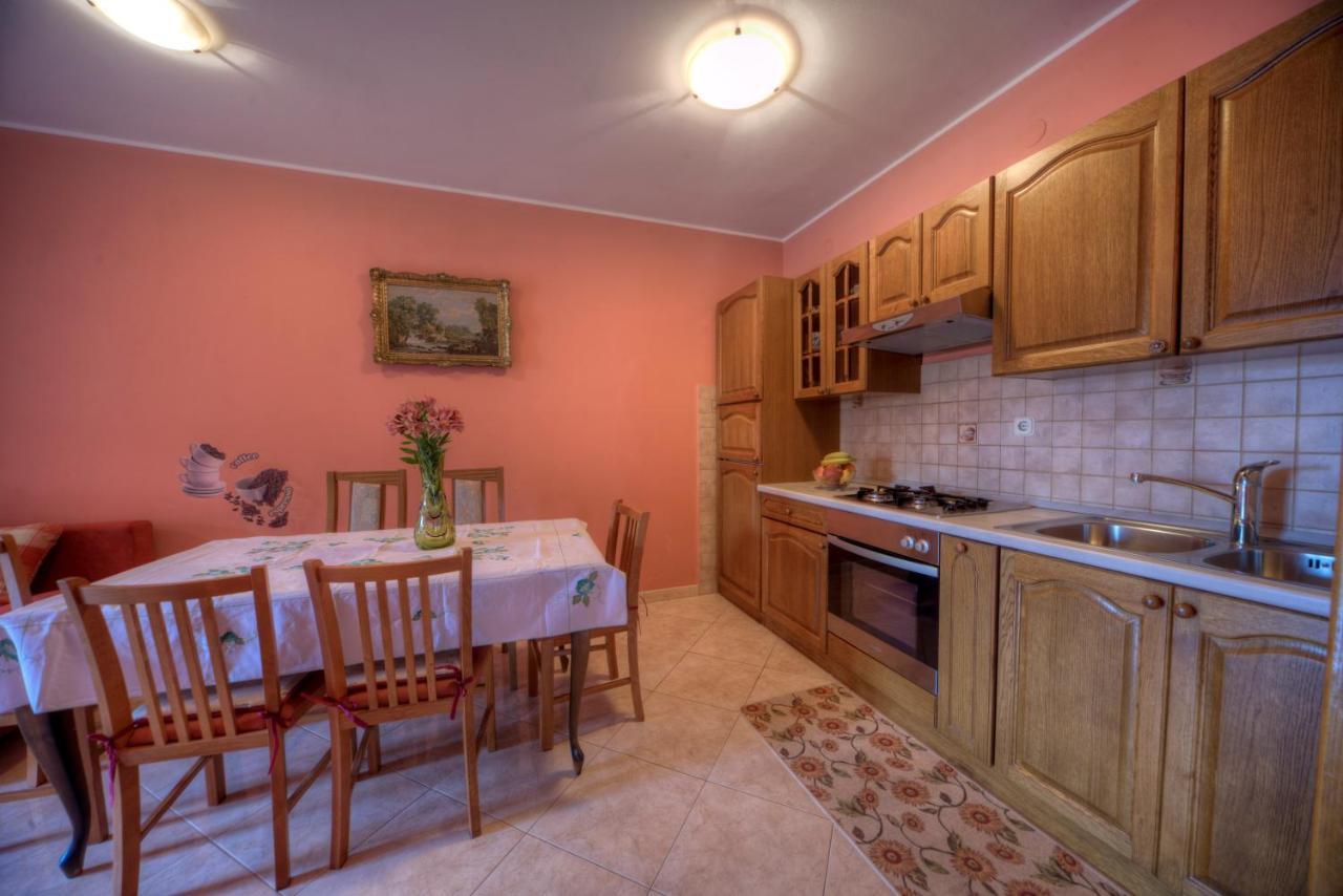 Comfortable Apartments In Peroj Near The Sea Extérieur photo